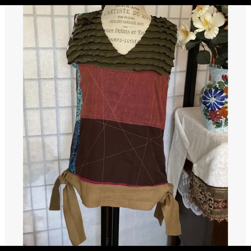 City Pent by Nandan Das Wom Estim. M (40.5” Bust) Side Ties Mixed Media Top